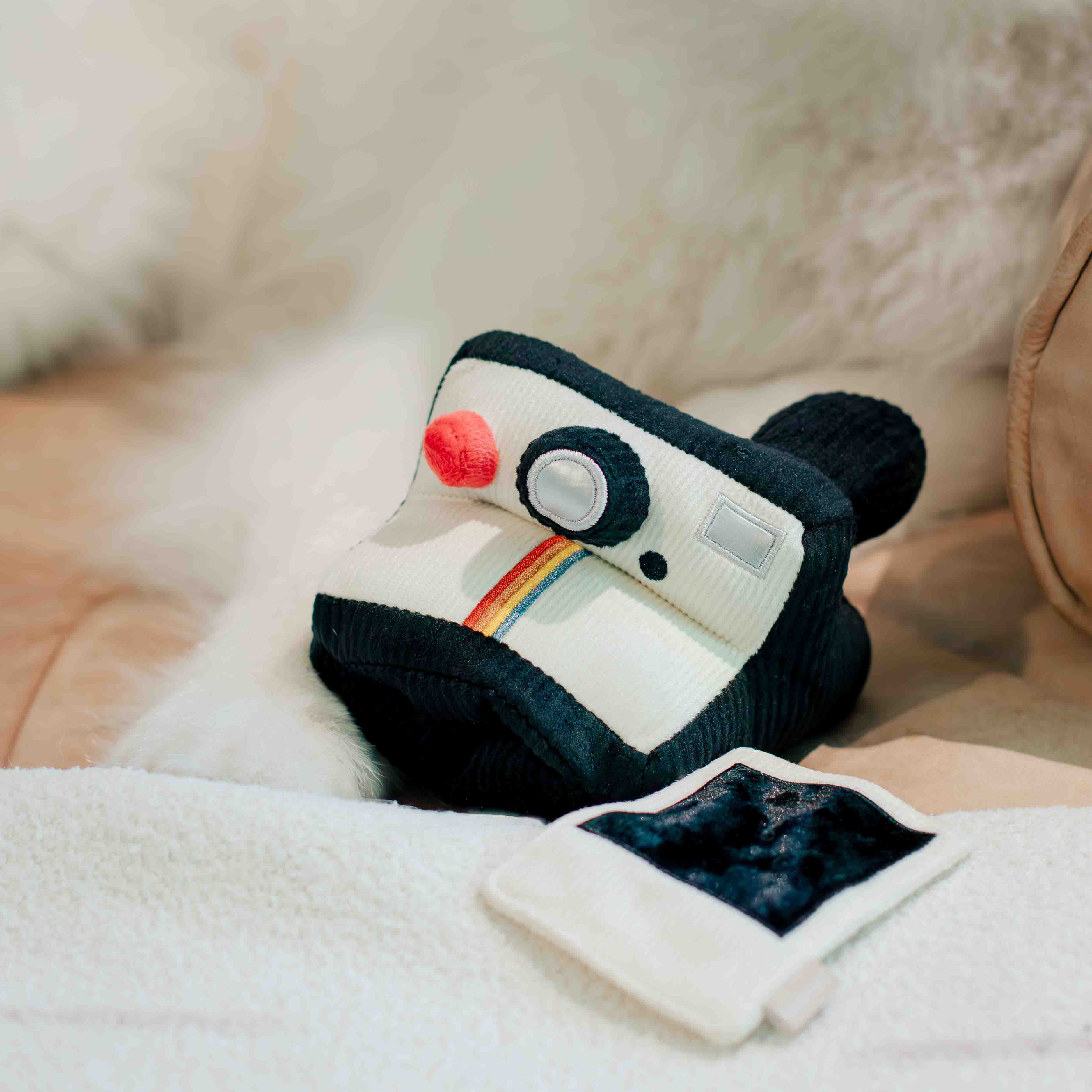 INSTANT CAMERA