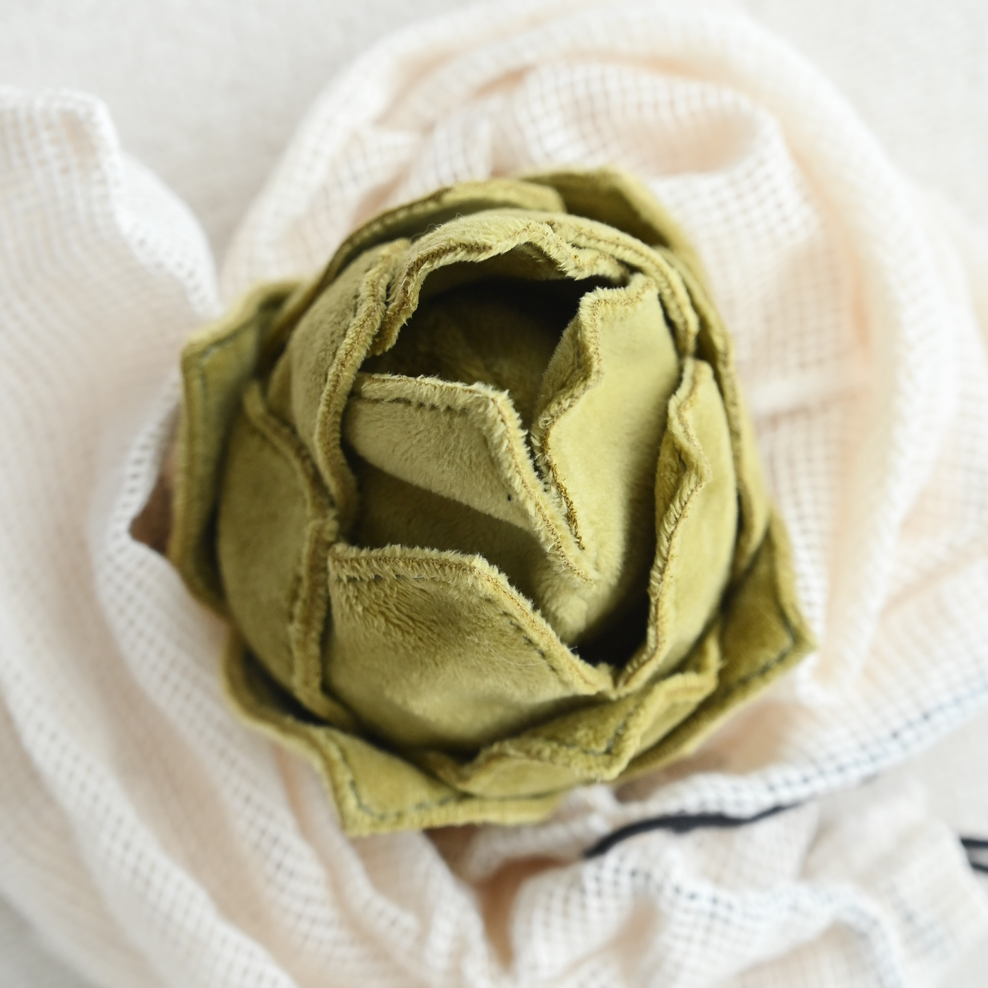 ARTICHOKE Enrichment and Interactive Dog Toy Puzzle Dog Toy